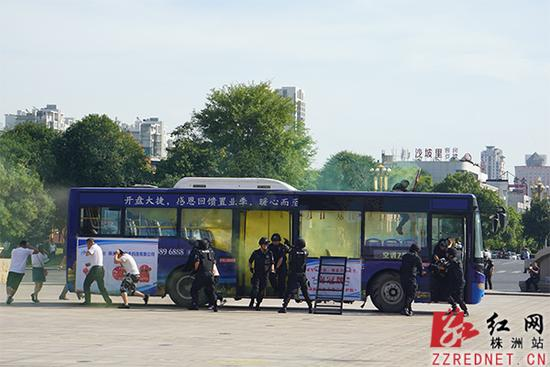 客車自動(dòng)破窗裝置,遙控自動(dòng)破玻器,破窗器,南冠破玻器